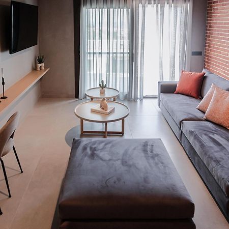 הרסוניסוס Orama Luxury Suite 3 Bedrooms With Private Pool מראה חיצוני תמונה