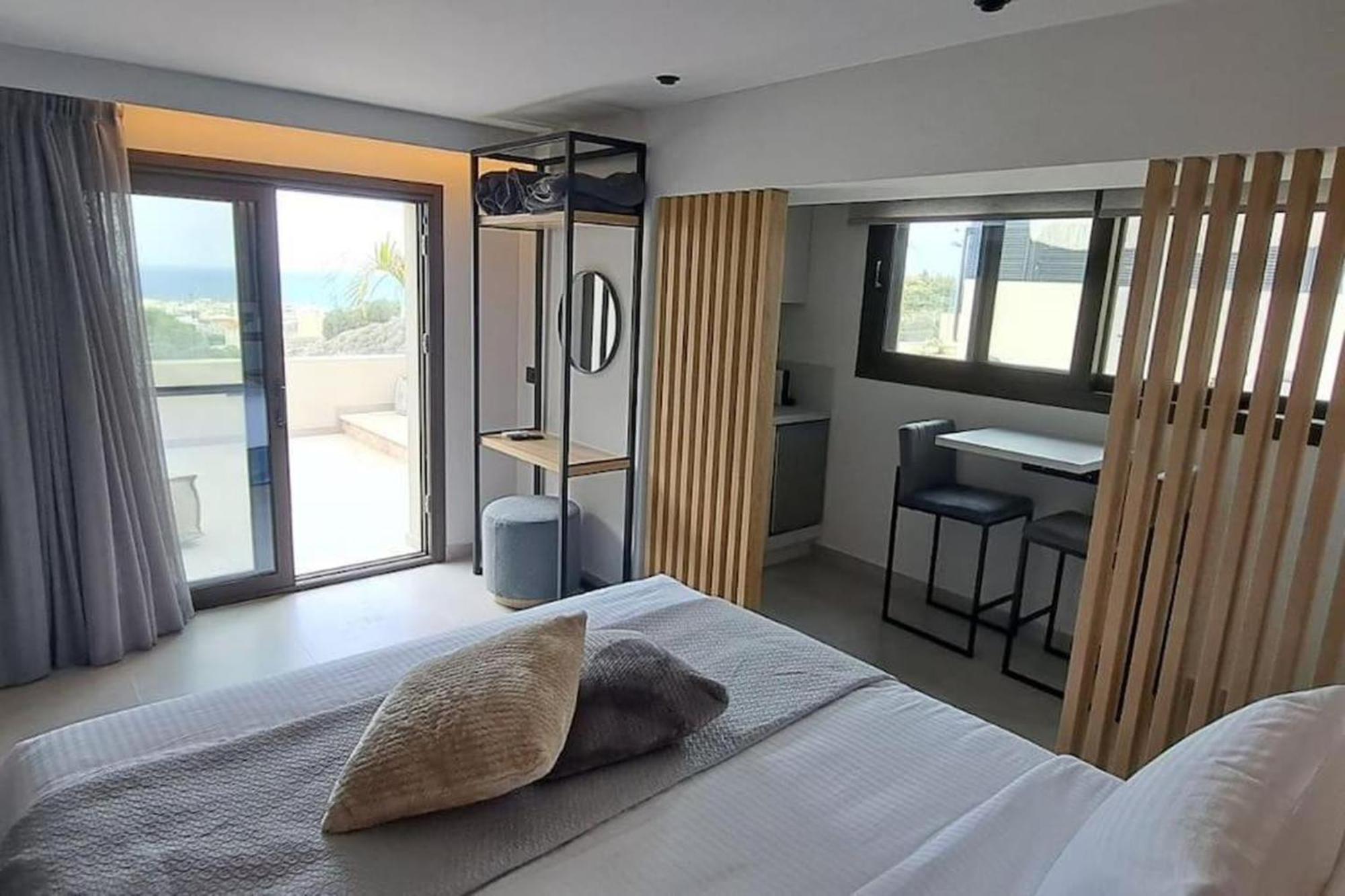 הרסוניסוס Orama Luxury Suite 3 Bedrooms With Private Pool מראה חיצוני תמונה